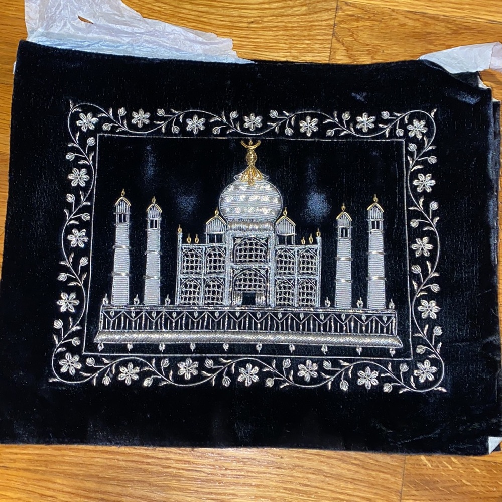 Handmade- Silk Thread Velvet Tajmahal Wall Panel
